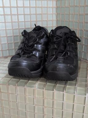 Z-Coil Women’s Black Lace-Up Sneakers Size 7